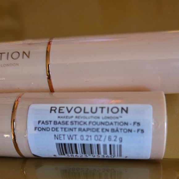 Revolution Lipstick in Elegant Cream - Picture 3 of 4